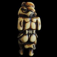 Netsuke en ivoire, sumo combattant